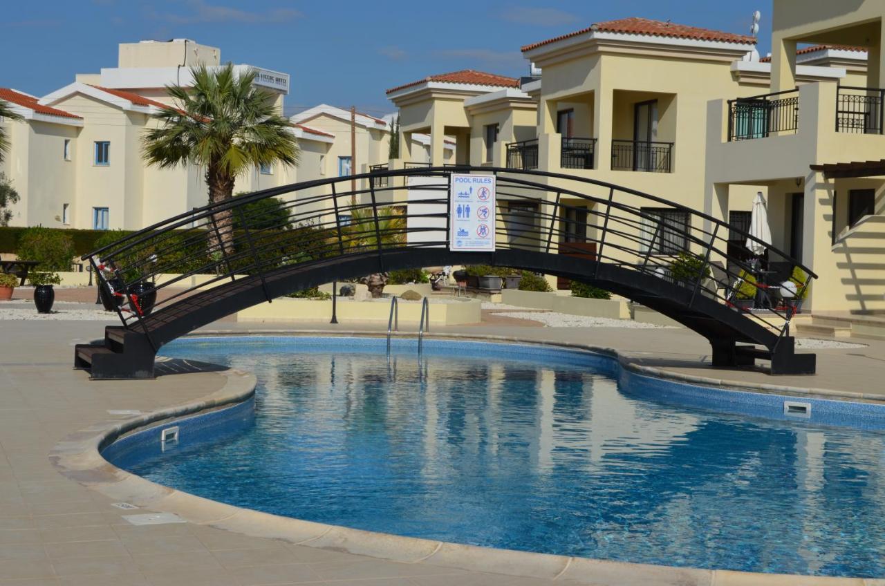 Faros Beach Apartment A102 Paphos Exterior photo